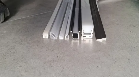 Алюминиевый профиль для светодиодной ленты: виды, выбор и монтаж