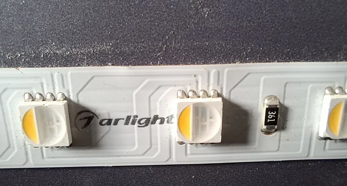 Как выбрать светодиодную ленту: яркость, CRI, 12 В или 24 В